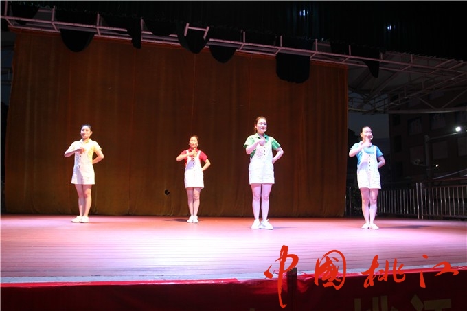 垃圾分类宣传“送戏下乡”